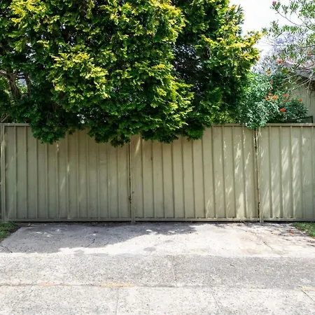 Oak Retreat Bliss By The Beach Warriewood Exterior photo